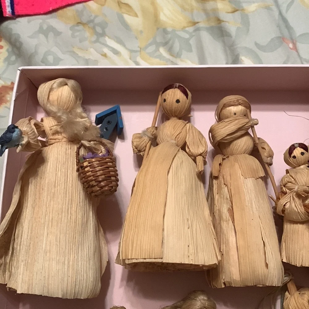 Handcrafted Corn Husk Dolls Set of 12 - Picture 3 of 5